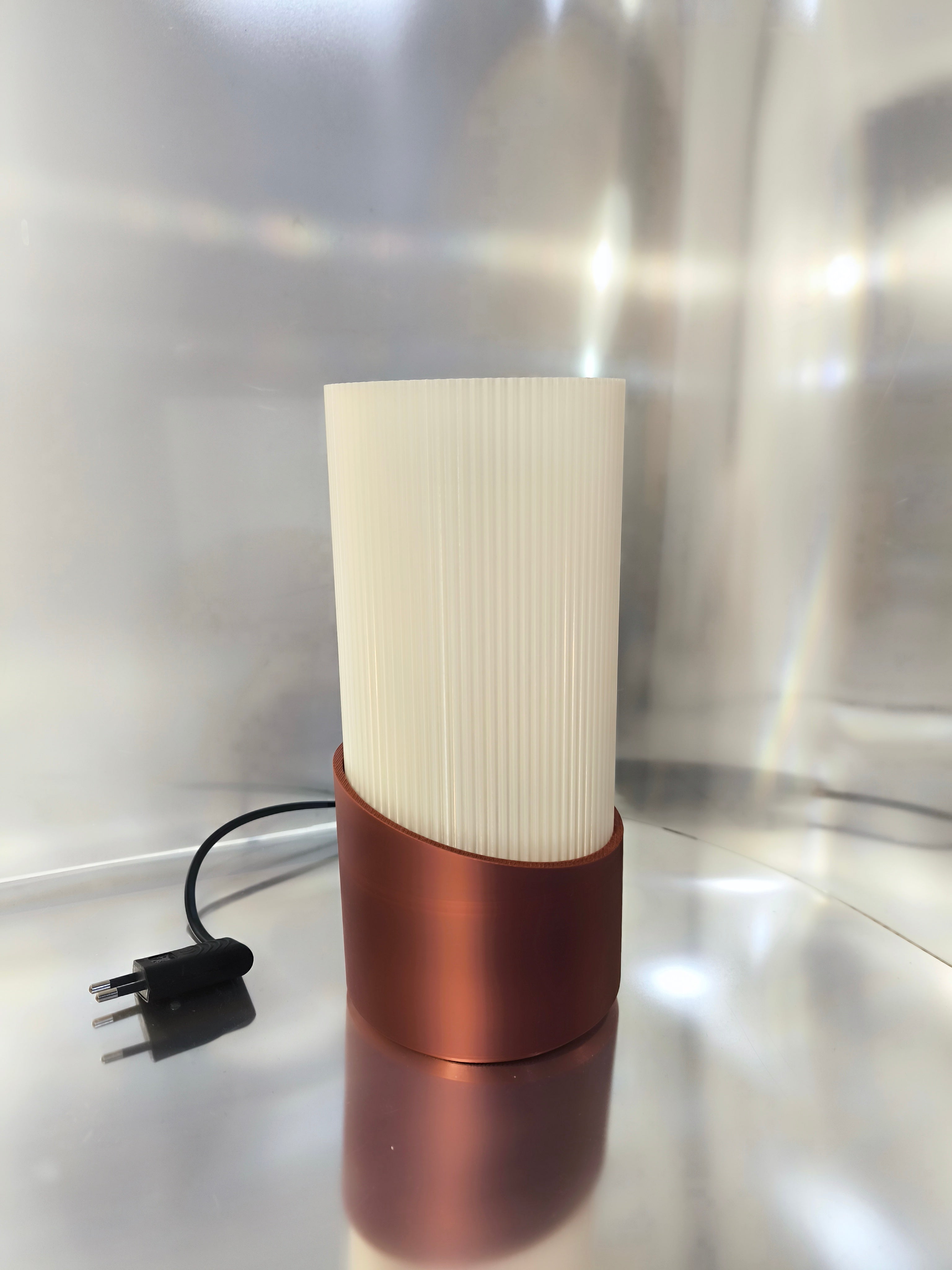 Candeeiro de Mesa Minimalista – Iluminação Acolhedora e Design Moderno 💡✨