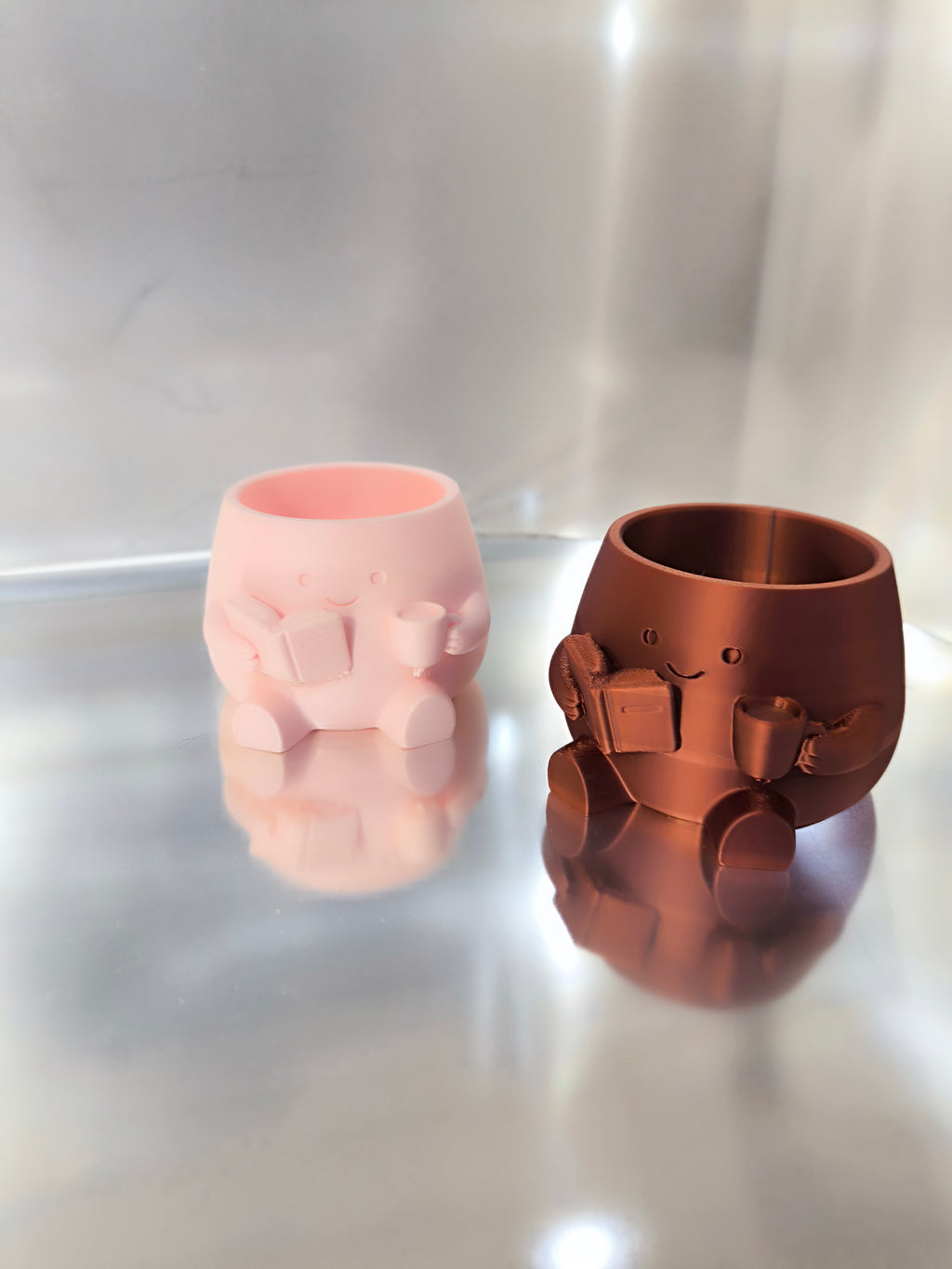 Vasos Decorativos "Leitura e Café" – O Charme que Faltava no teu Canto! 📚☕🌱