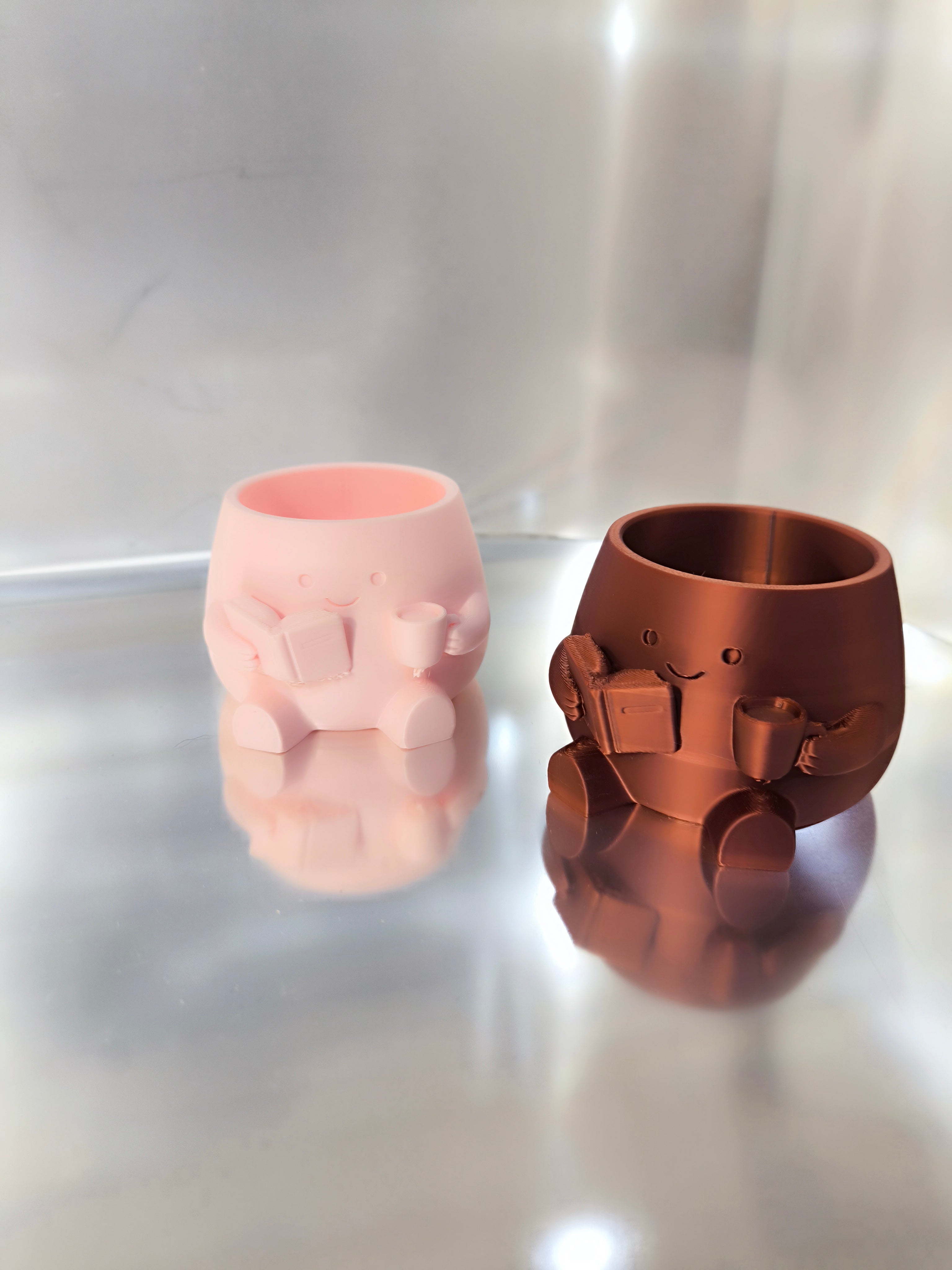 Vasos Decorativos "Leitura e Café" – O Charme que Faltava no teu Canto! 📚☕🌱