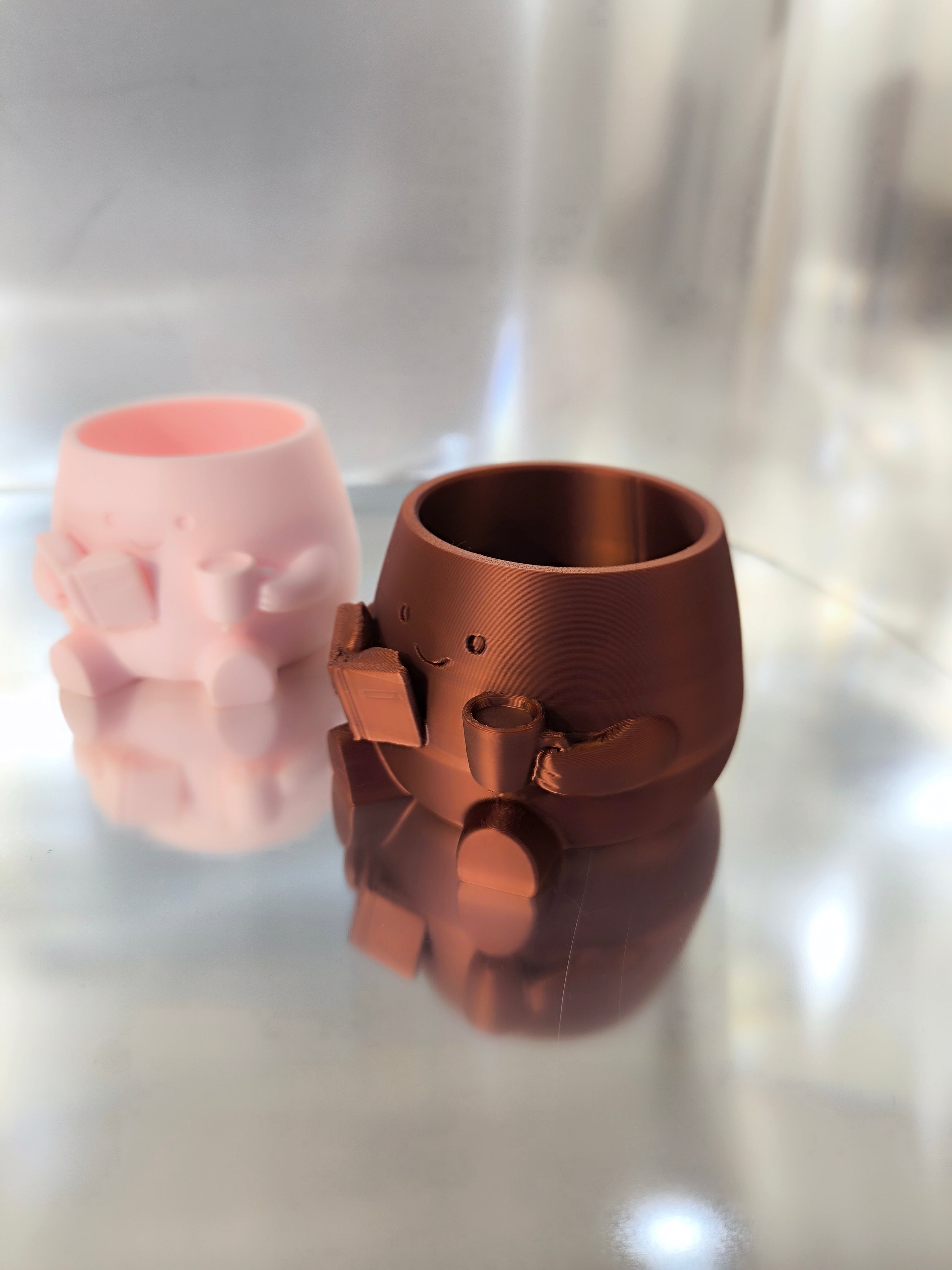 Vasos Decorativos "Leitura e Café" – O Charme que Faltava no teu Canto! 📚☕🌱