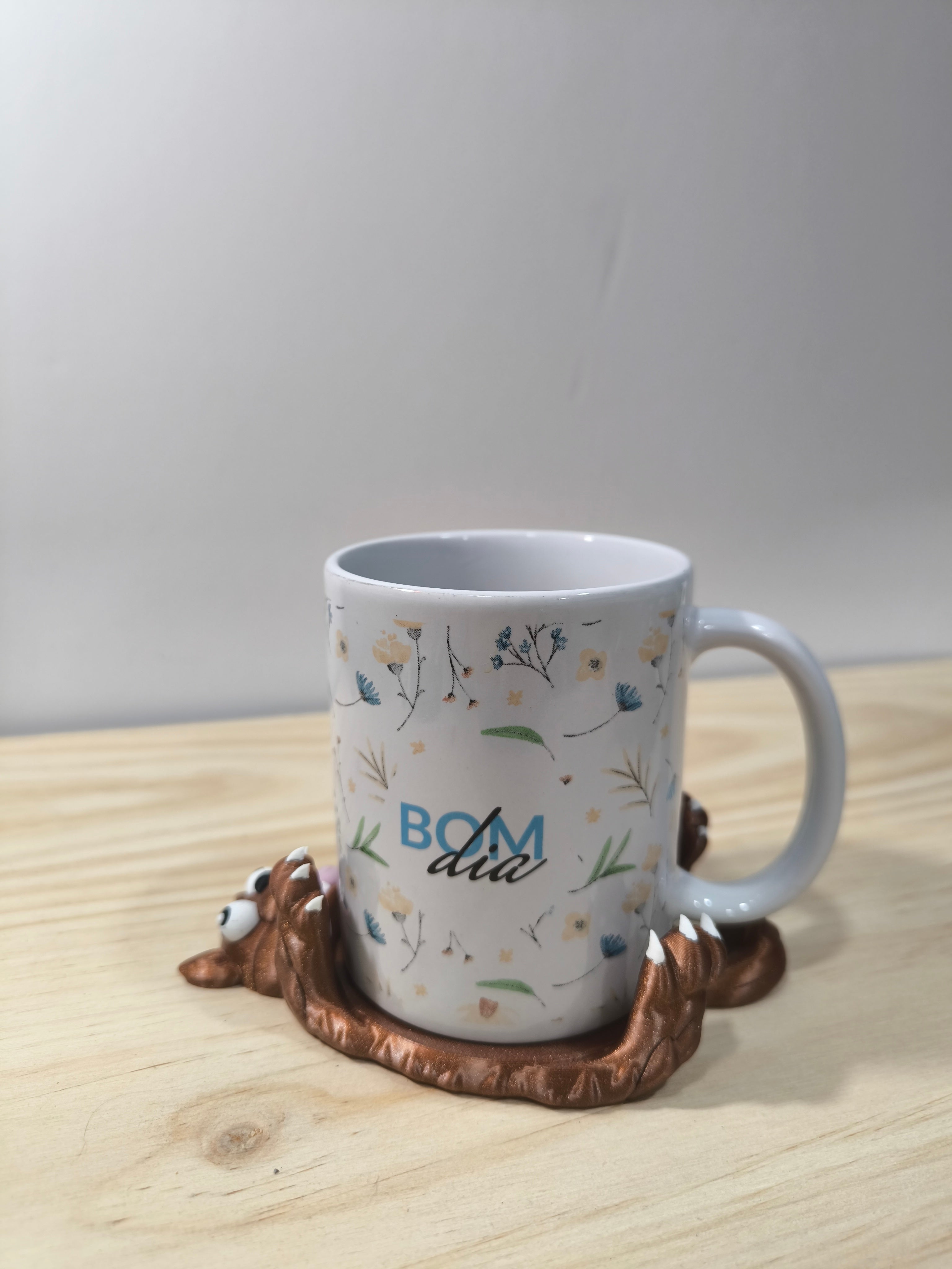 Pousa-Canecas Divertido – O Teu Café Com Mais Humor! 🐼☕✨