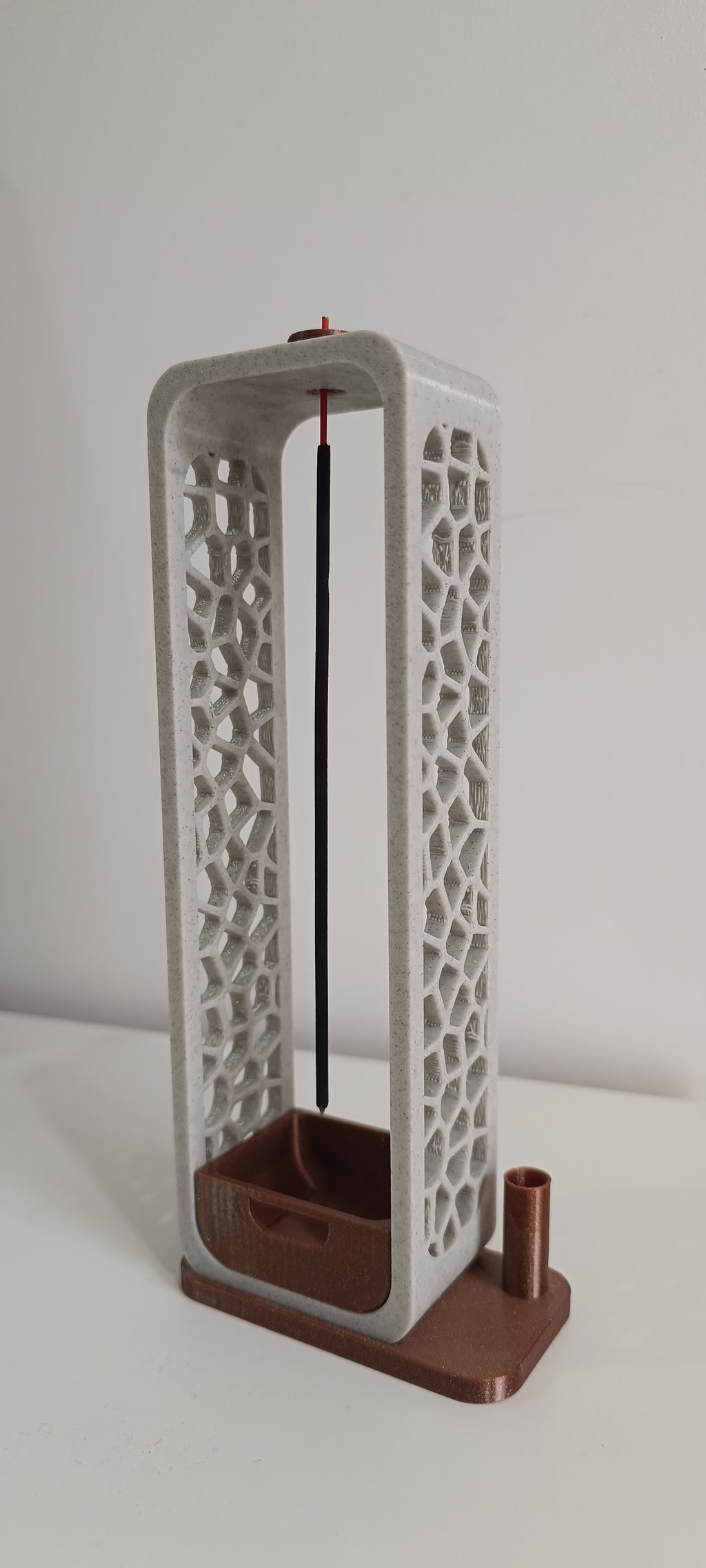 Porta-Incenso Invertido Voronoi – Sofisticação e Relaxamento Premium 🧘♂️✨💨