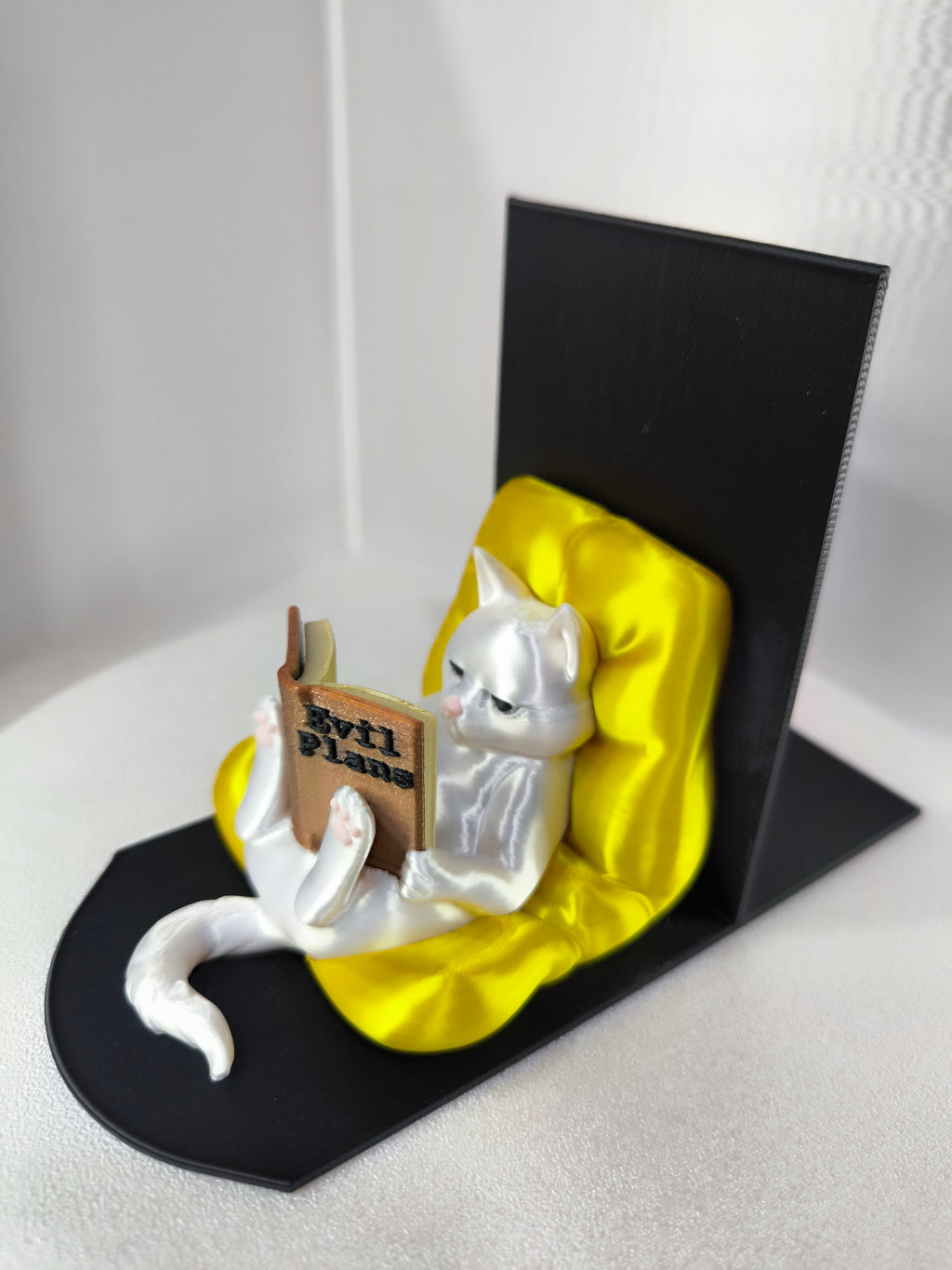 Aparador de Livros "Gato Vilão" – Estilo e Humor na Tua Estante! 🐱📚😈