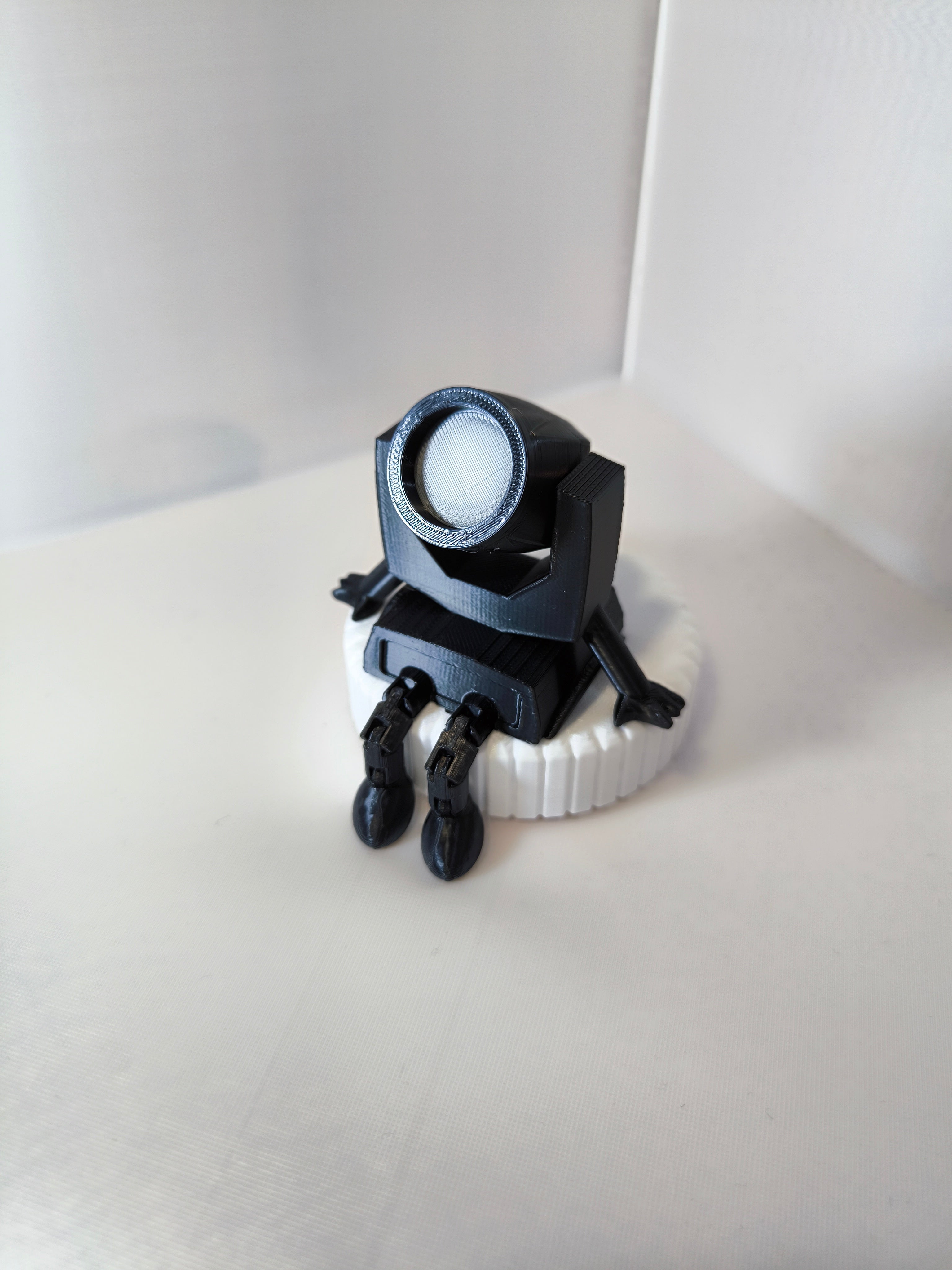Figura Robô Mini Moving Head Beam – O Toque de Palco no teu Setup!