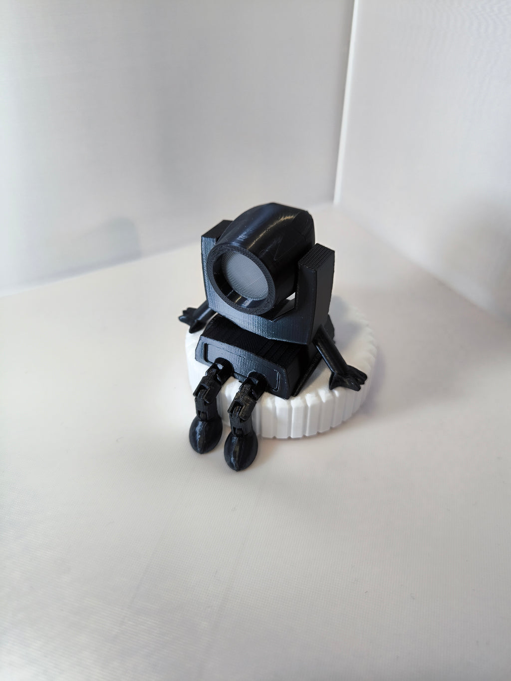 Figura Robô Mini Moving Head Beam – O Toque de Palco no teu Setup!