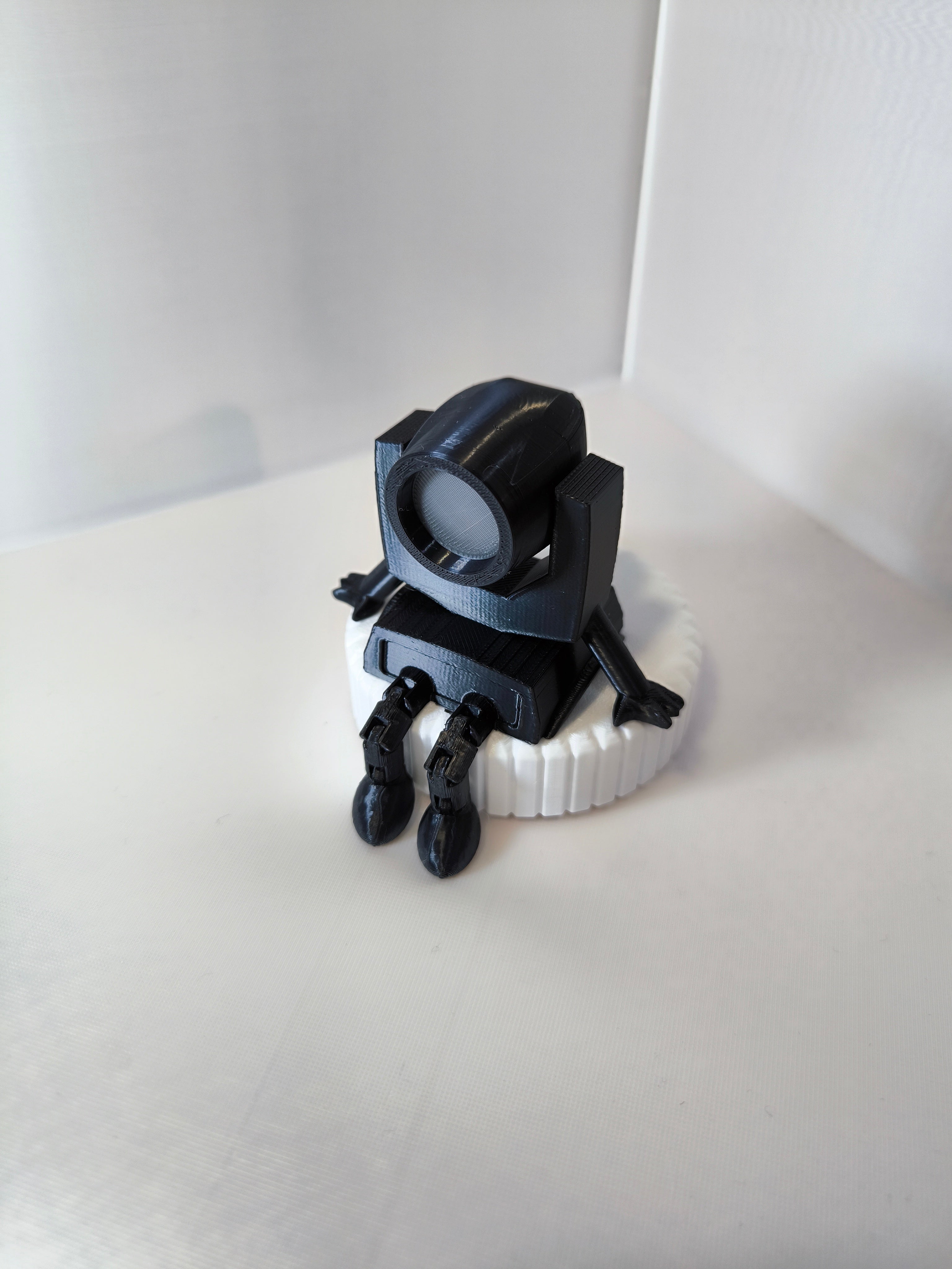 Figura Robô Mini Moving Head Beam – O Toque de Palco no teu Setup!