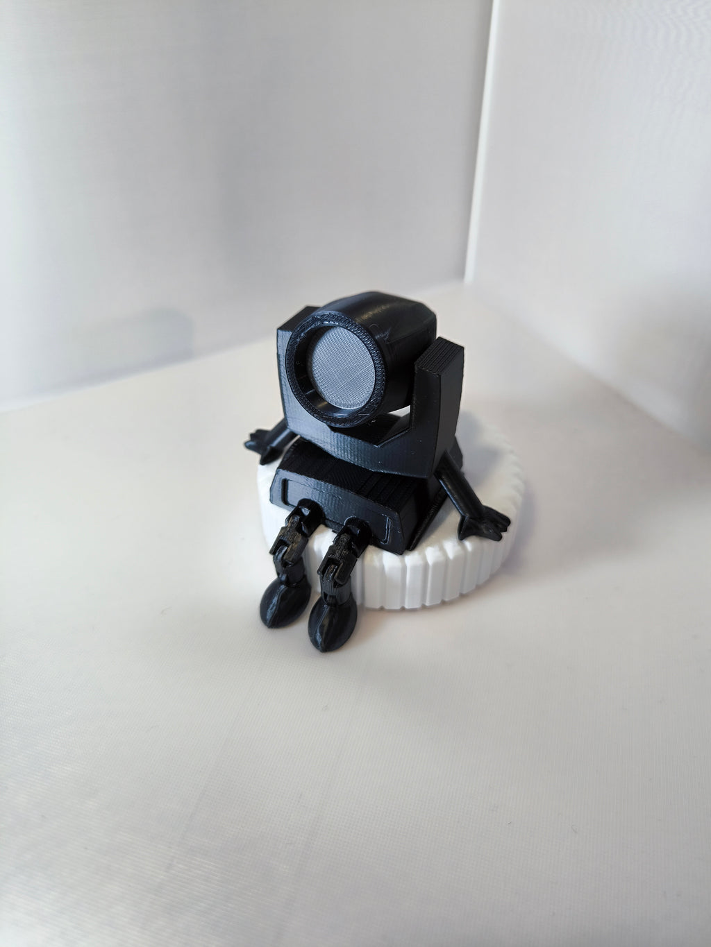 Figura Robô Mini Moving Head Beam – O Toque de Palco no teu Setup!