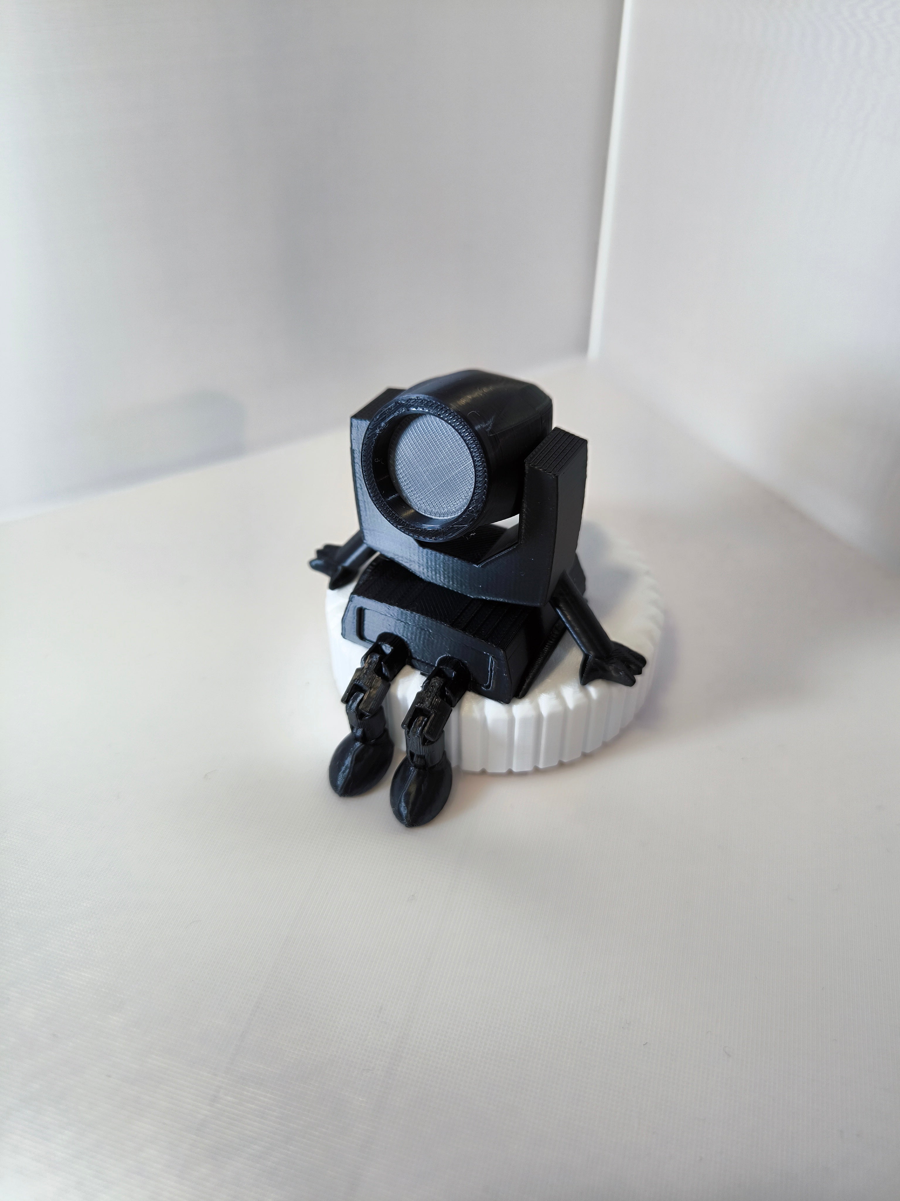 Figura Robô Mini Moving Head Beam – O Toque de Palco no teu Setup!