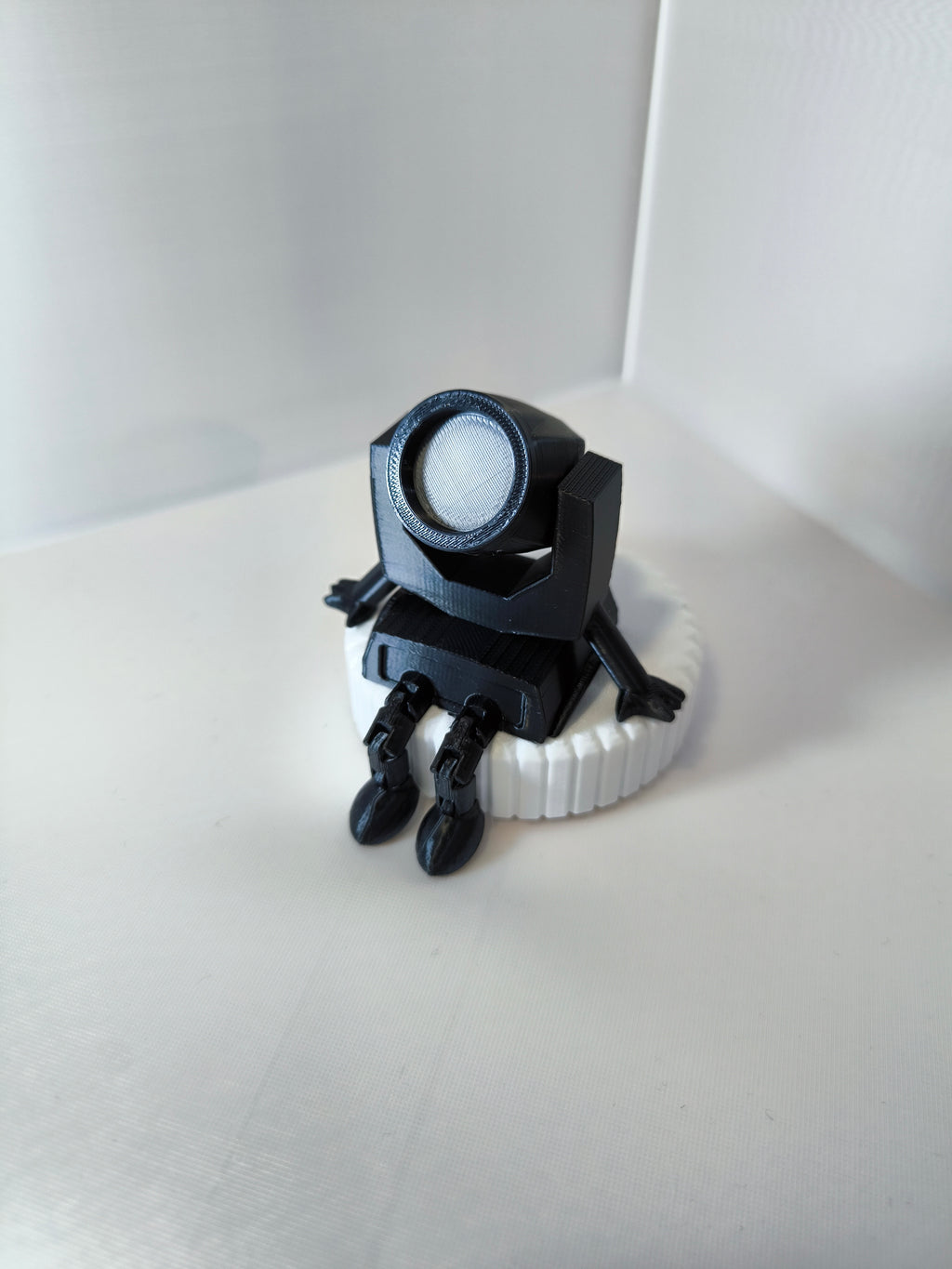 Figura Robô Mini Moving Head Beam – O Toque de Palco no teu Setup!