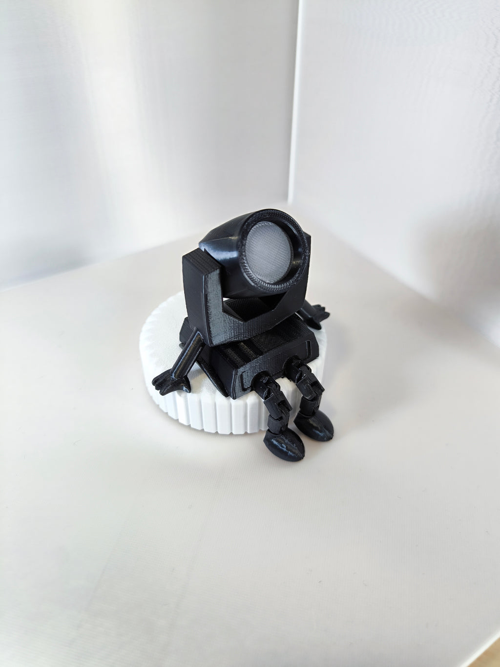 Figura Robô Mini Moving Head Beam – O Toque de Palco no teu Setup!