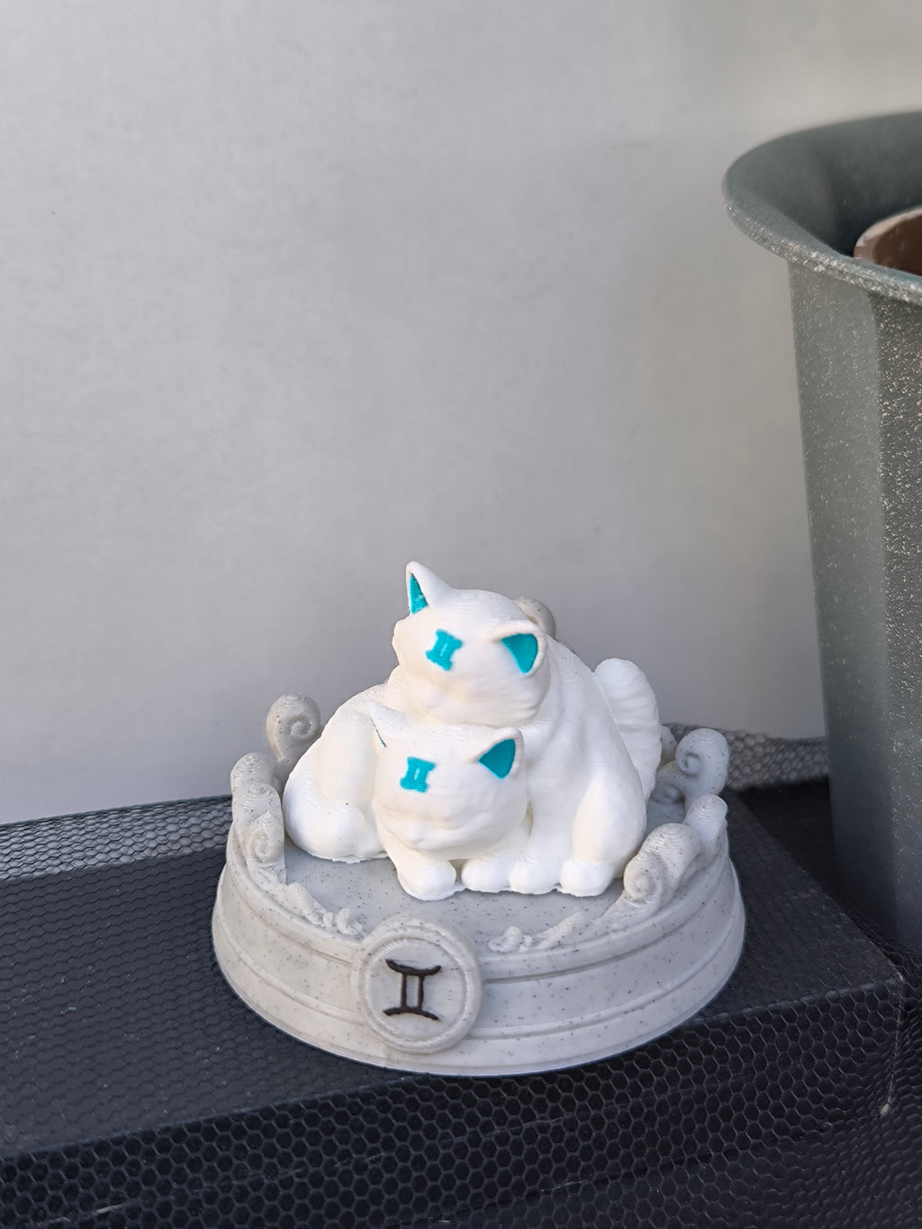 Escultura Signo Gémeos – A Dualidade e Comunicação do Zodíaco! ♊🐱✨